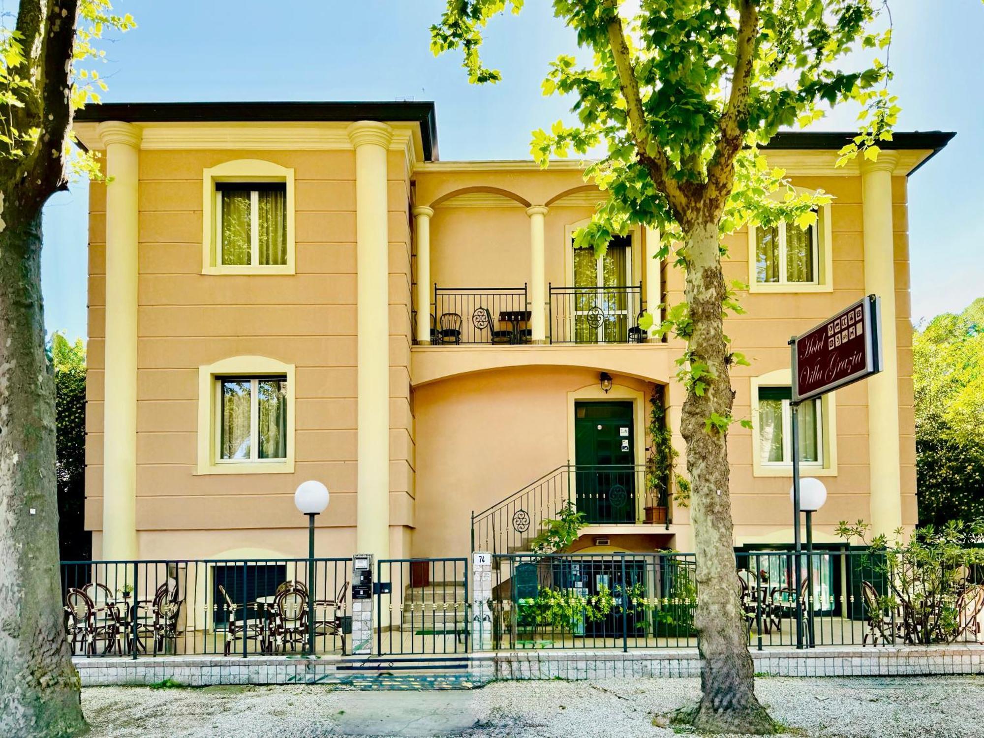 צ'סנטיקו Hotel Villa Grazia מראה חיצוני תמונה